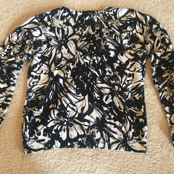 Blk & White Floral Cardigan - Picture 3 of 7